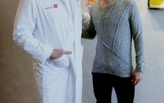 Prof. Habermeyer und Hertha-BSC-Profi Peter Pekarik