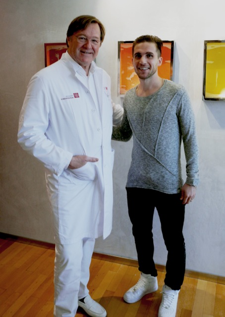 Prof. Habermeyer und Hertha-BSC-Profi Peter Pekarik