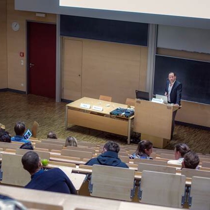 Internationaler Schulterkurs